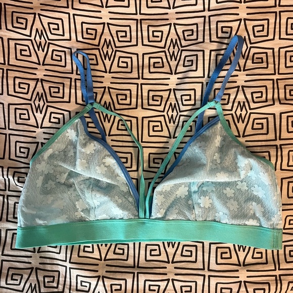 Colsie Lace Bralette - Picture 2 of 6